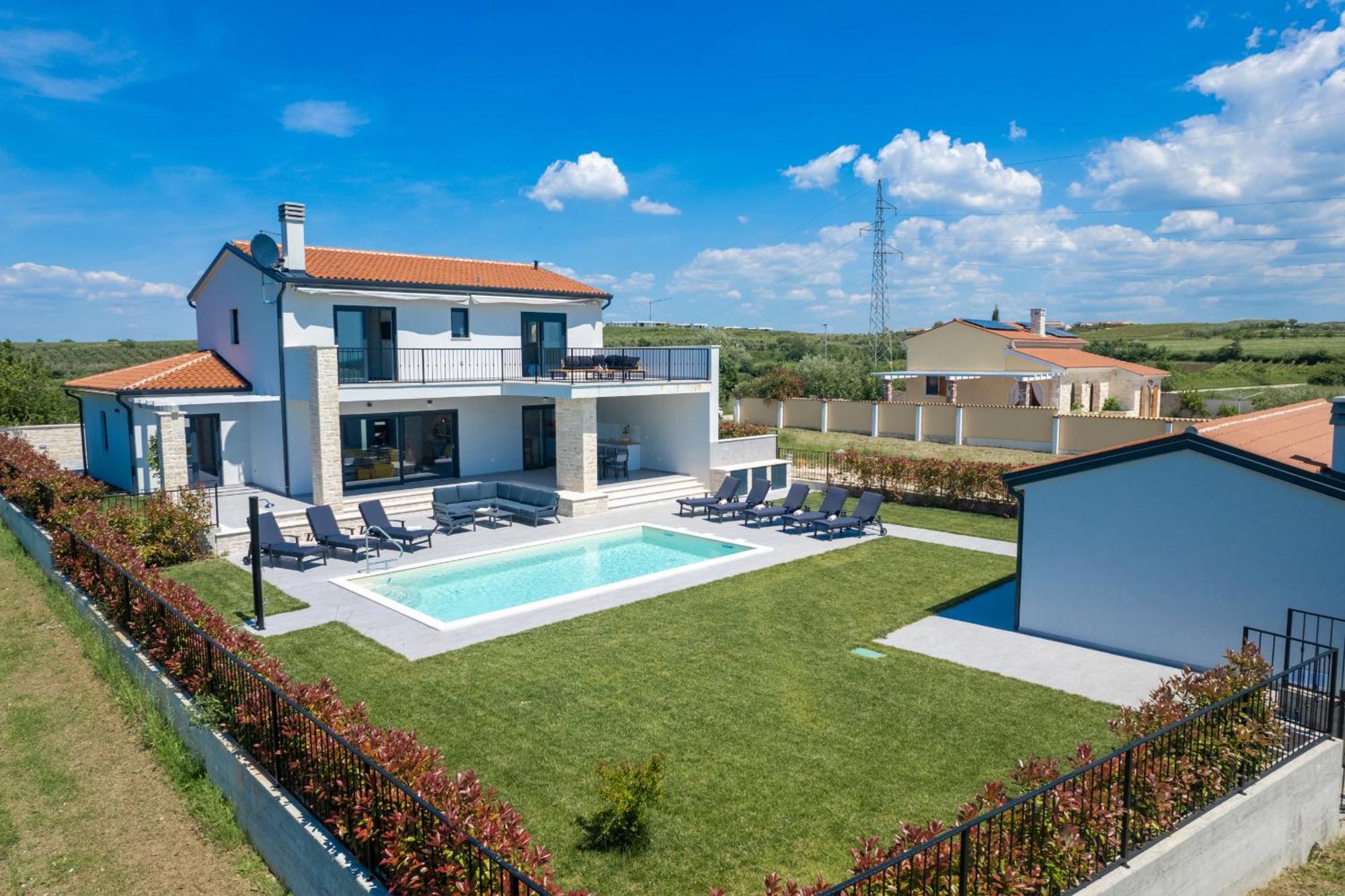 Villa Beautiful With Pool In